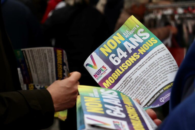 Au marché des Champioux contre la retraite à 64 ans !