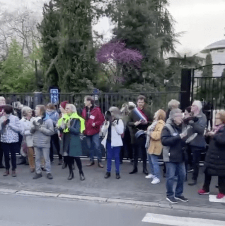 Anniversaire de l’élection de Macron : casserolade générale à Argenteuil !