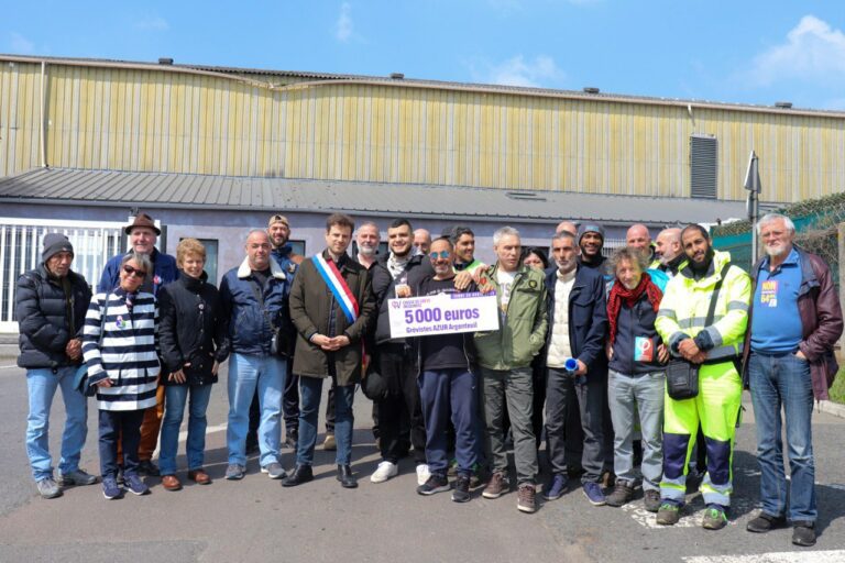 Remise du chèque de la caisse de grève de La France insoumise aux grévistes d’Azur !