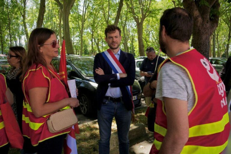 Rassemblement devant le siège du MEDEF à Argenteuil