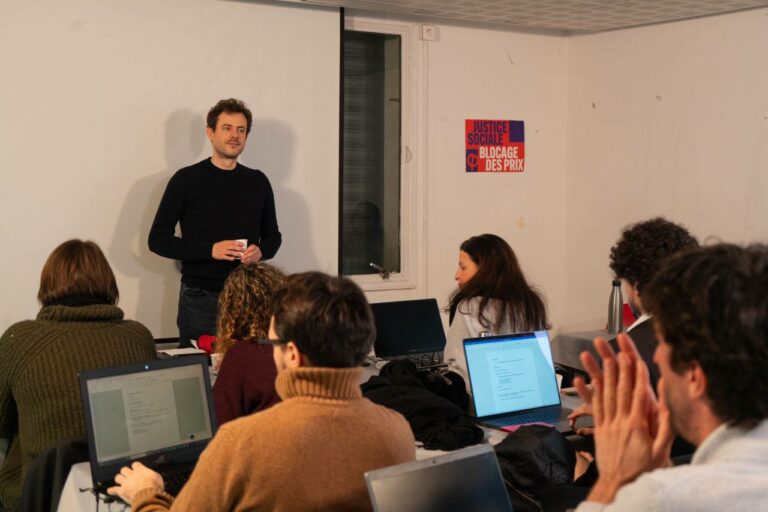 Institut La Boétie : devant la promotion Louise Michel