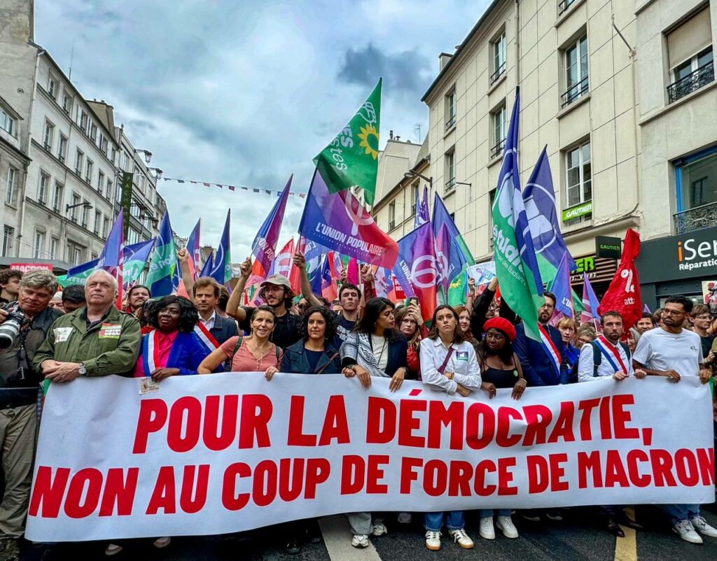 Manifestation Macron Destitution avec le député Paul Vannier