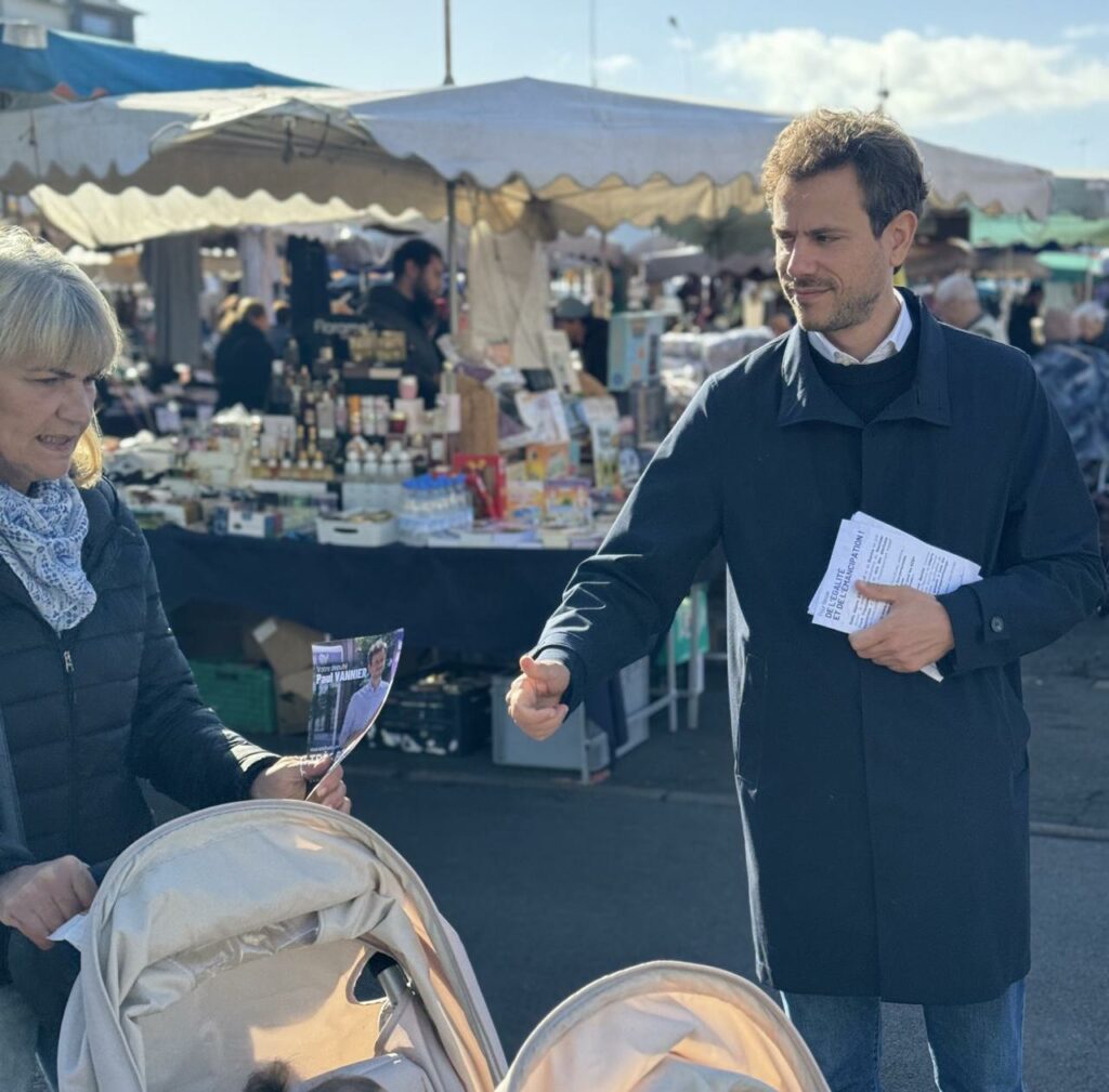 Le député Paul Vannier marché d'Argenteuil