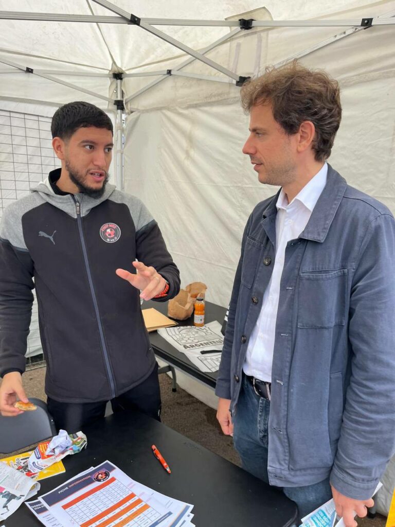 Le député Paul Vannier au forum des associations d'Argenteuil